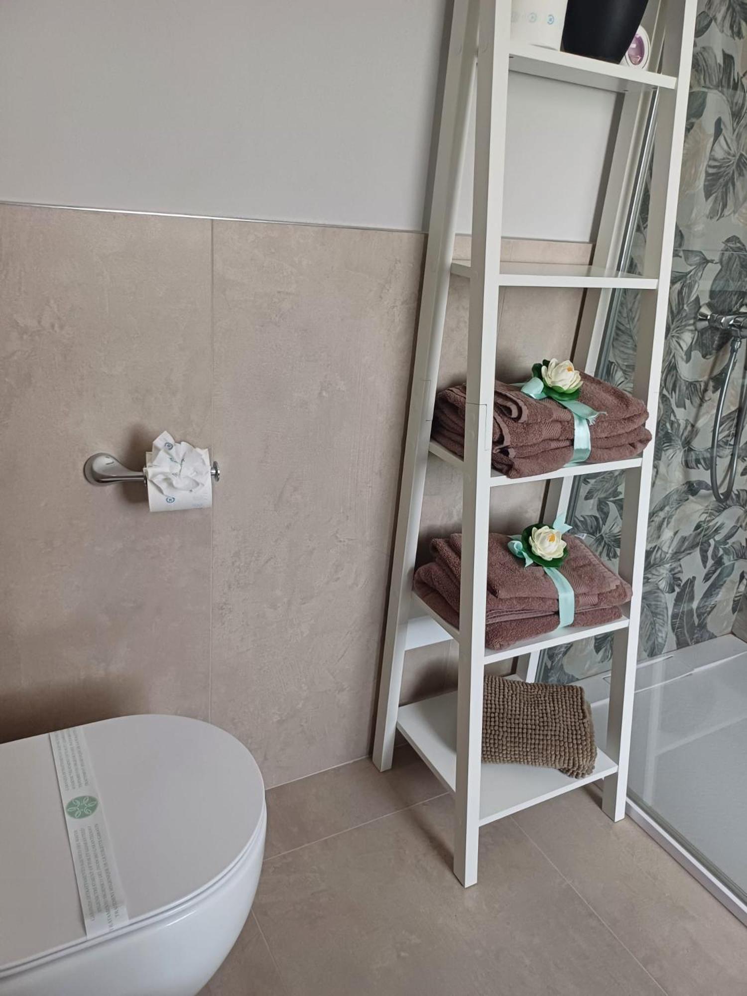 Hotel Maryhouse - Ingresso Indipendente Venegono Superiore Zewnętrze zdjęcie